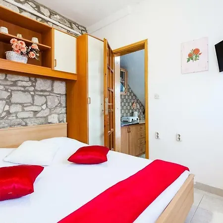 Apartment 16770c